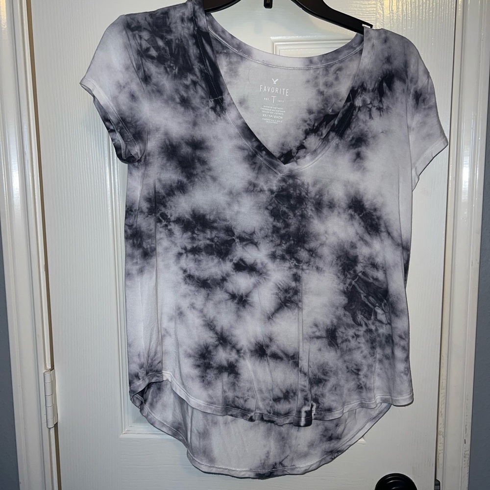 American Eagle loose fit tie-dye v-neck